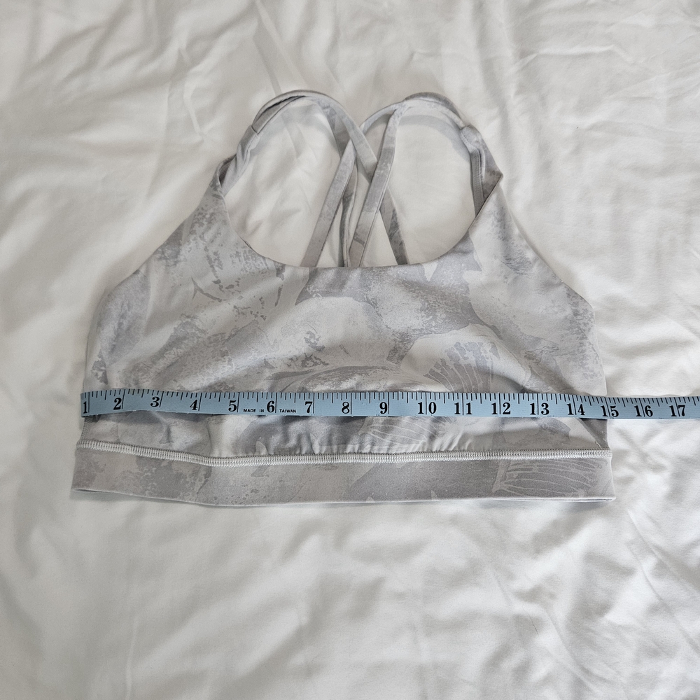 Lululemon Stylish Women's Sports Bra in Light Gray